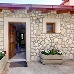 ألميرا 4* موستار